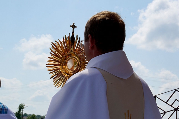 Урачыстая працэсія Божага Цела.